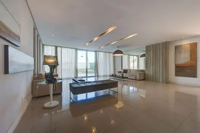 Uma televisão e/ou sistema de entretenimento em Beach Village #403 - Praia do Futuro por Carpediem