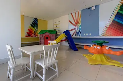 O clube infantil de Beach Village #403 - Praia do Futuro por Carpediem