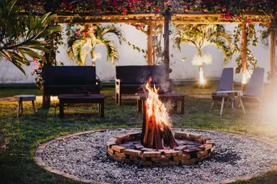 Um jardim no exterior de Hotel de Charme Illuminare Stile