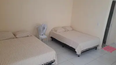 Uma cama ou camas num quarto em Gold Star Village Kitnet equipado