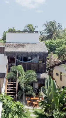 Um jardim no exterior de Casa do Crush Jericoacoara-3 Suítes com piscina