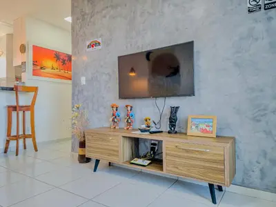 Uma televisão e/ou sistema de entretenimento em Aloha Vibes Ap Cumbuco - Green Club