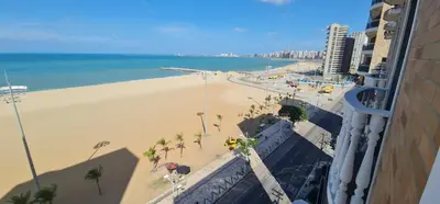 Uma vista do mar geral ou uma vista do mar a partir do apartamento
