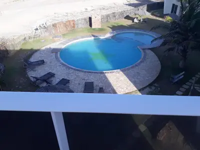 A piscina em ou perto de Vilas na Praia Residence Canoa Quebrada CE Apartamento PÉ NA AREIA superior com 2 suítes, vista para a Praia e Dunas e com privacidade total