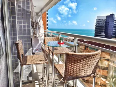 Uma vista do mar geral ou uma vista do mar a partir do apartamento