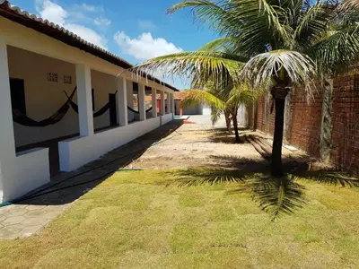 Um jardim no exterior de Casa em Águas Belas CE