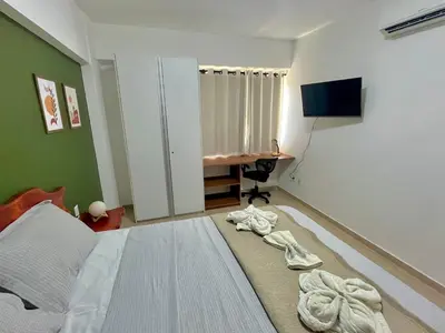Uma televisão e/ou sistema de entretenimento em Aloha Vibes Ap Cumbuco -Beach Place