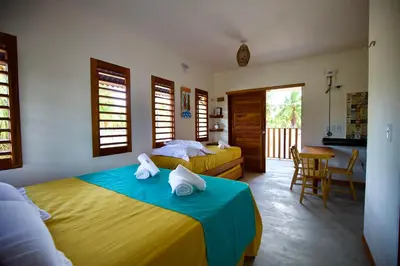 Uma cama ou camas num quarto em Maluhia Lofts