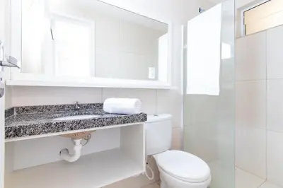 Uma casa de banho em Beach Townhouses #C05 - Com Jacuzzi por Carpediem