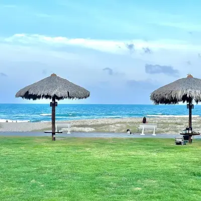 Beach Way com vista mar ao lado do parque