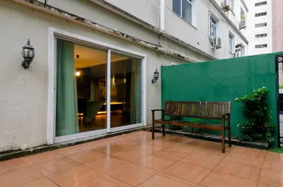 O edifício onde o apartamento está situado