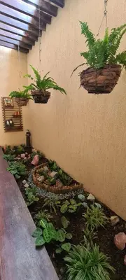 Um jardim no exterior de Casa na serra a 10 min de Guaramiranga! Ótima para descanso com conforto e para turismo!