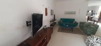 Uma televisão e/ou sistema de entretenimento em Casa na serra a 10 min de Guaramiranga! Ótima para descanso com conforto e para turismo!