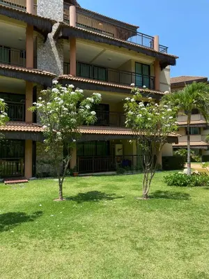 Um jardim no exterior de Manhattan Beach Riviera