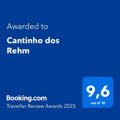 Um certificado, prémio, placa ou documento mostrado em Cantinho dos Rehm