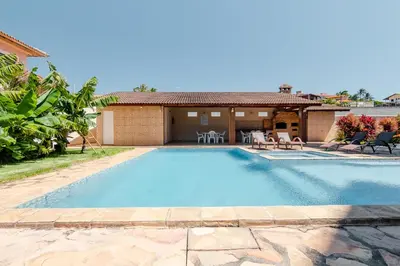 A piscina em ou perto de 2 QUARTOS em CONDOMÍNIO TRANQUILO com PISCINA Estacionamento coberto – PARQUINHO para CRIANCAS - Cozinha Completa, VENTILADO, nascente, AR CONDICIONADO – 800m da praia do PORTO DAS DUNAS e BEACH PARQUE - Ceará