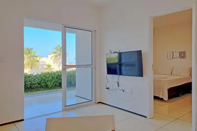 Uma televisão e/ou sistema de entretenimento em Beach Townhouses #105 - Praticidade por Carpediem