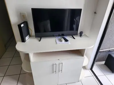 Uma televisão e/ou sistema de entretenimento em Condomínio Costa do Sol