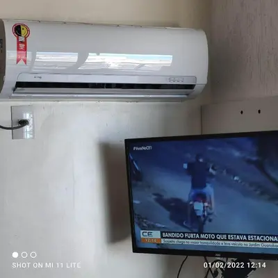 Uma televisão e/ou sistema de entretenimento em Meireles 6, PRAIA MANSA Vista al Mar, Perto de tudo