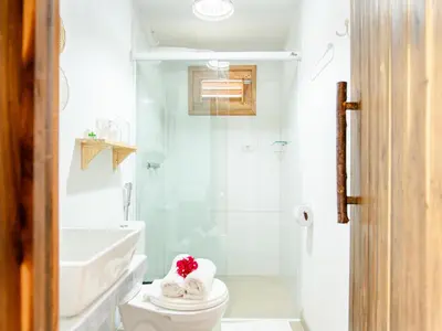 Uma casa de banho em Chalés Caminho dos Ventos em Barrinha de Baixo, CE, 9km do Preá