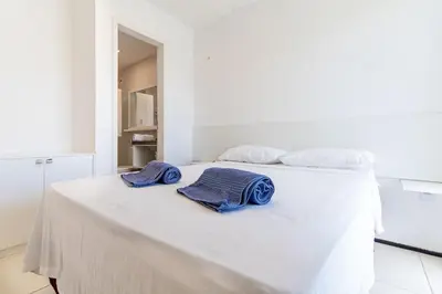 Uma cama ou camas num quarto em Beach Townhouses #C10 - Conforto por Carpediem