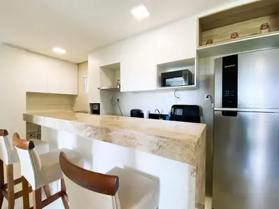 A cozinha ou kitchenette de Apto com vista para o mar próximo ao Beach Park