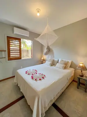 Uma cama ou camas num quarto em Casa super charmosa com piscina em Icaraizinho!
