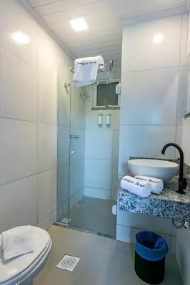 Uma casa de banho em Antiquus ApartHotel
