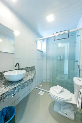 Uma casa de banho em Antiquus ApartHotel