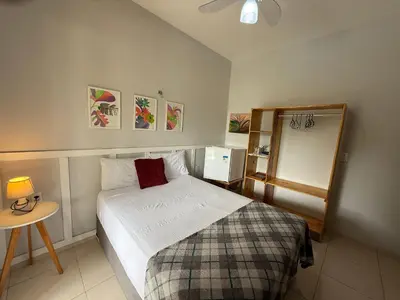 Uma cama ou camas num quarto em Hosts BR - La Serena Suíte Cumbuco