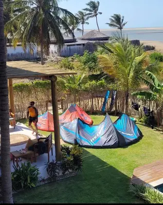 Um jardim no exterior de Vila Gará Kite House - Ilha do Guajiru