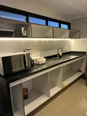 A cozinha ou kitchenette de Lindo apartamento a poucos passos da praia. Vem Fortalezear!