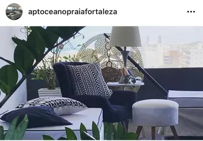 Uma área de estar em Apartamento Oceano Praia Fortaleza