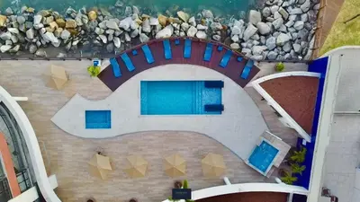 A piscina em ou perto de IATE PLAZA HOTEL Calçadão Frente Mar 603