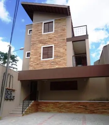 O edifício onde o apartamento está situado