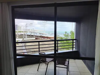Uma varanda ou terraço em IATE PLAZA - Calçadão - Frente Mar 205