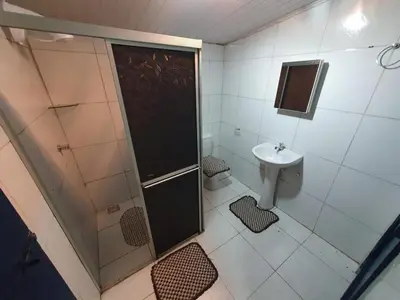 Uma casa de banho em Linda casa com banho natural em Guaramiranga