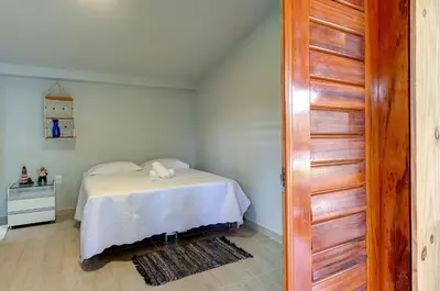 Uma cama ou camas num quarto em Casa Oásis com Sauna, Hidro e Piscina by Carpediem