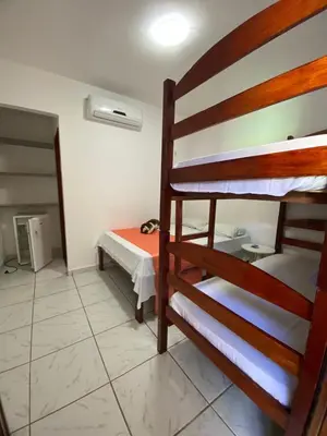 Uma cama ou camas num quarto em Pousada Linhares