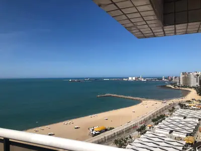Uma vista do mar geral ou uma vista do mar a partir do apartamento