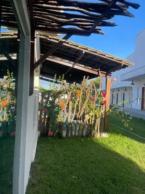 Um jardim no exterior de Pousada Mali