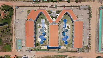 Uma vista aérea de Porto das Dunas Solarium Residence