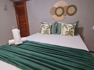 Uma cama ou camas num quarto em Chalés Refúgio Fortim