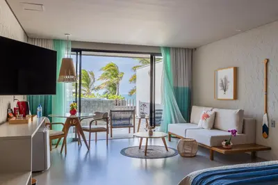 Uma televisão e/ou sistema de entretenimento em Saline Taíba Boutique Beach Hotel