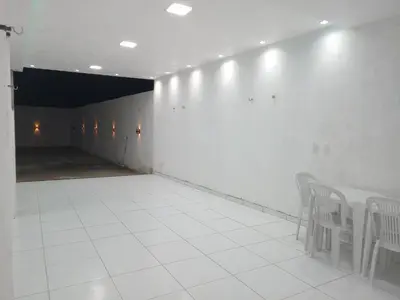 A planta de Casa com Piscina, hidromassagem e churrasqueira.