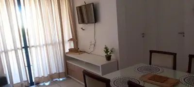 Uma televisão e/ou sistema de entretenimento em Apartamento em Fortaleza, Abolição Mucuripe