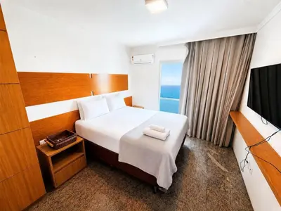 Uma cama ou camas num quarto em Hosts BR - Cobertura duplex frente mar