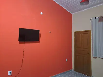 Uma televisão e/ou sistema de entretenimento em Pousada Rio e Mar