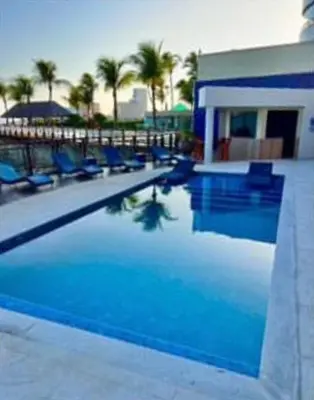 A piscina em ou perto de Iate Plaza Flat 613