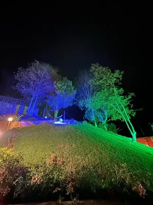 Um jardim no exterior de Estância dos Pássaros